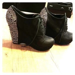 Gianni Bini wedge booties